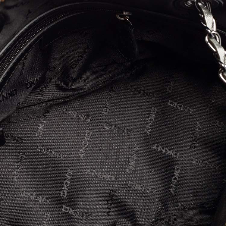 مملوكة مسبقًا Dkny Silver Leather Dome Chain Shoulder Bag