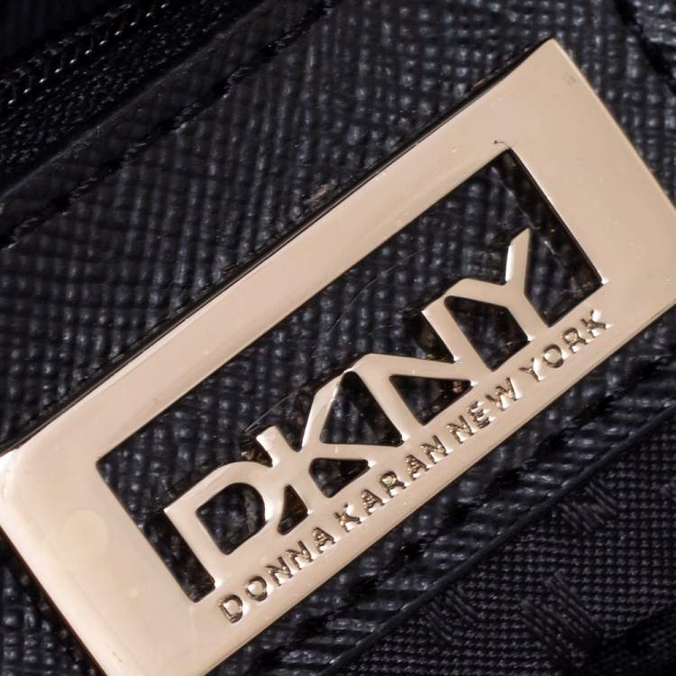 Pre Owned DKNY Navy Blue Saffiano Leather Robinson Flap Chain Crossbody Bag