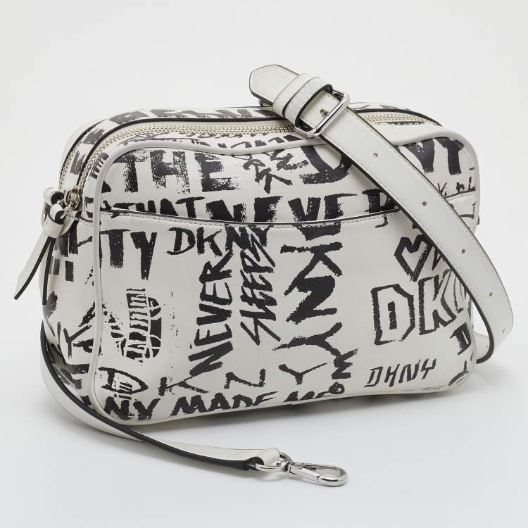 مملوكة مسبقًا DKNY White/Black Graffiti Print Leather Erin Camera Crossbody Bag