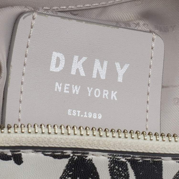 مملوكة مسبقًا DKNY White/Black Graffiti Print Leather Erin Camera Crossbody Bag