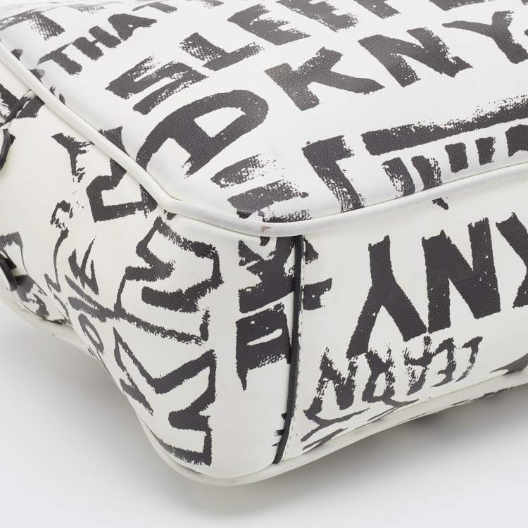 مملوكة مسبقًا DKNY White/Black Graffiti Print Leather Erin Camera Crossbody Bag