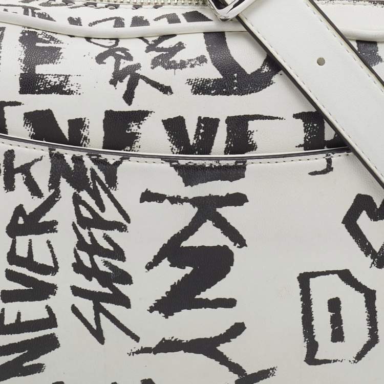 مملوكة مسبقًا DKNY White/Black Graffiti Print Leather Erin Camera Crossbody Bag