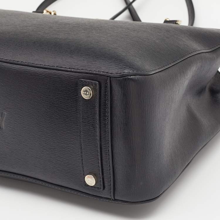 مملوكة مسبقًا DKNY Black Leather Magnetic Flap Chain Tote