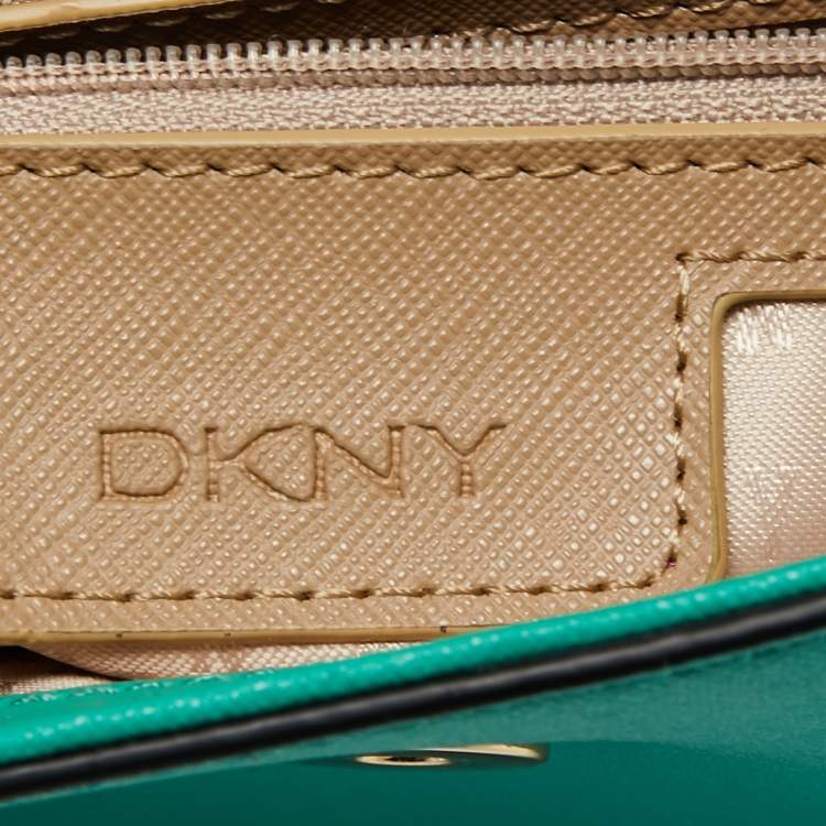 Pre Owned DKNY Green Leather Medium Bryant Flap Crossbody Bag