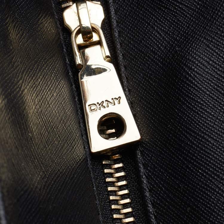 Pre Owned DKNY Black Signature Canvas Tote