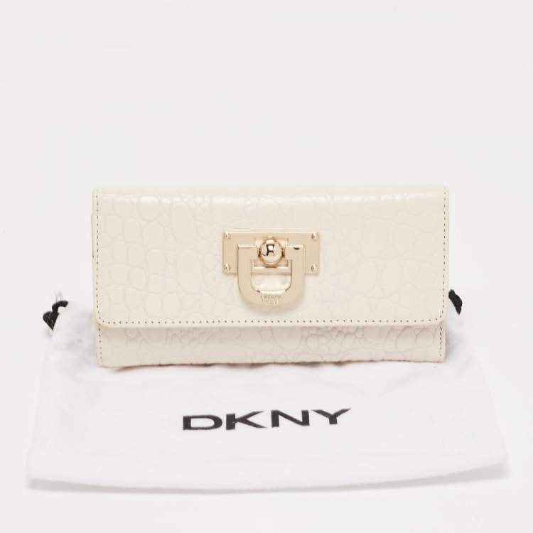 مملوكة مسبقًا Dkny Off White Croc Embossed Leather Flap Continental Wallet