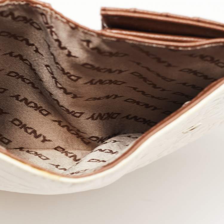 مملوكة مسبقًا Dkny Off White Croc Embossed Leather Flap Continental Wallet