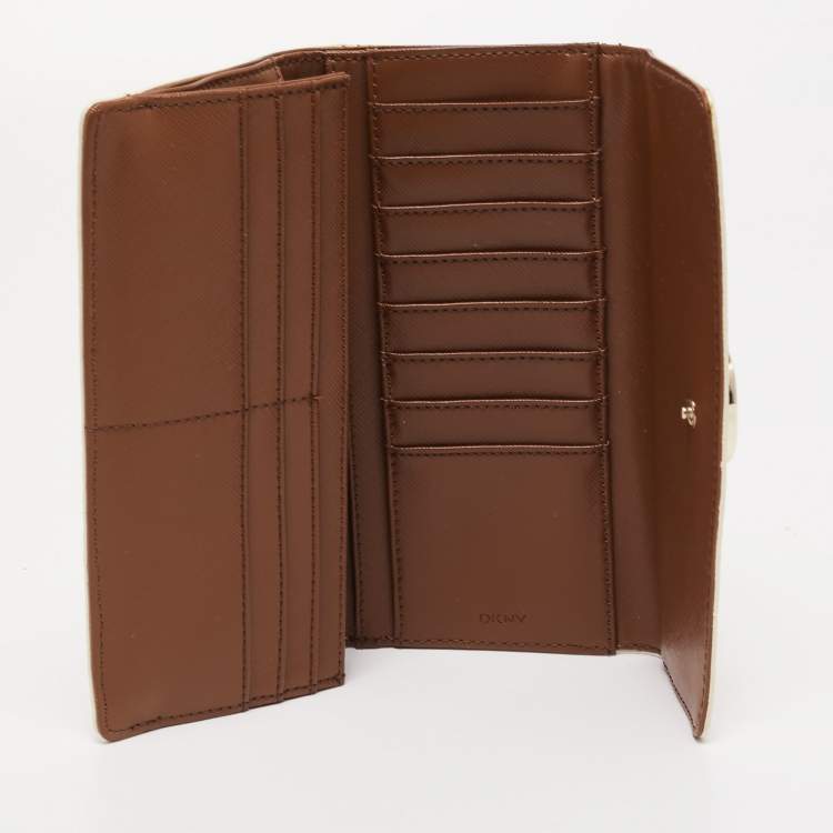 مملوكة مسبقًا Dkny Off White Croc Embossed Leather Flap Continental Wallet