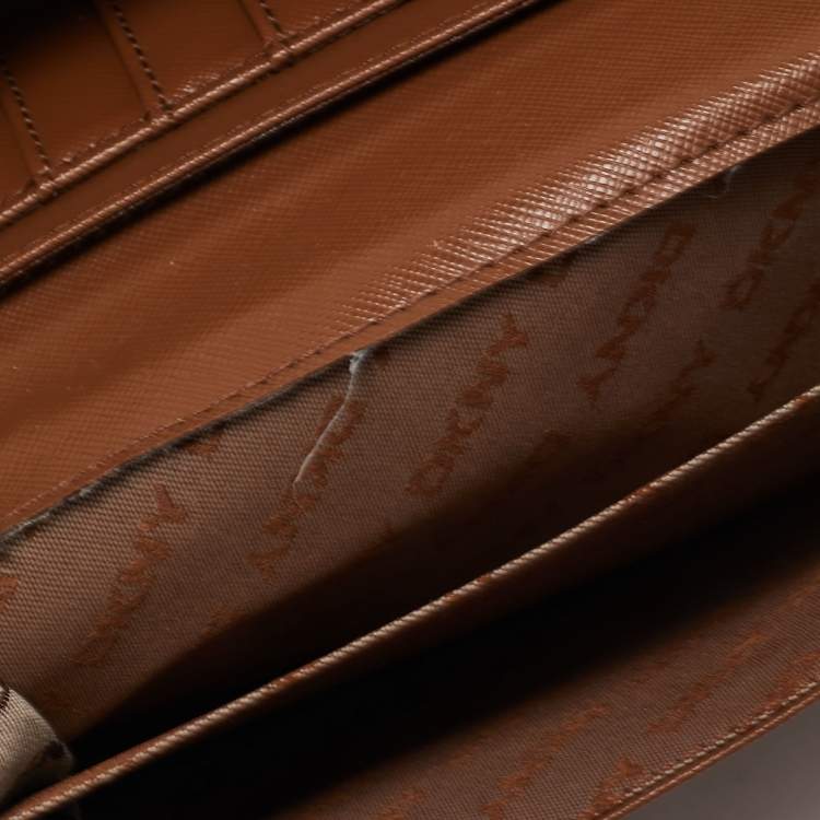 مملوكة مسبقًا Dkny Off White Croc Embossed Leather Flap Continental Wallet