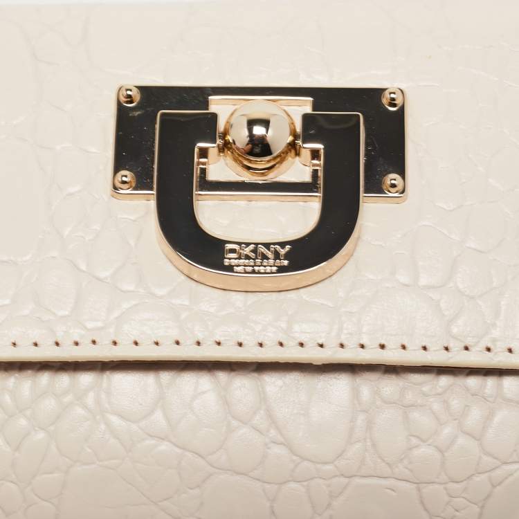 مملوكة مسبقًا Dkny Off White Croc Embossed Leather Flap Continental Wallet
