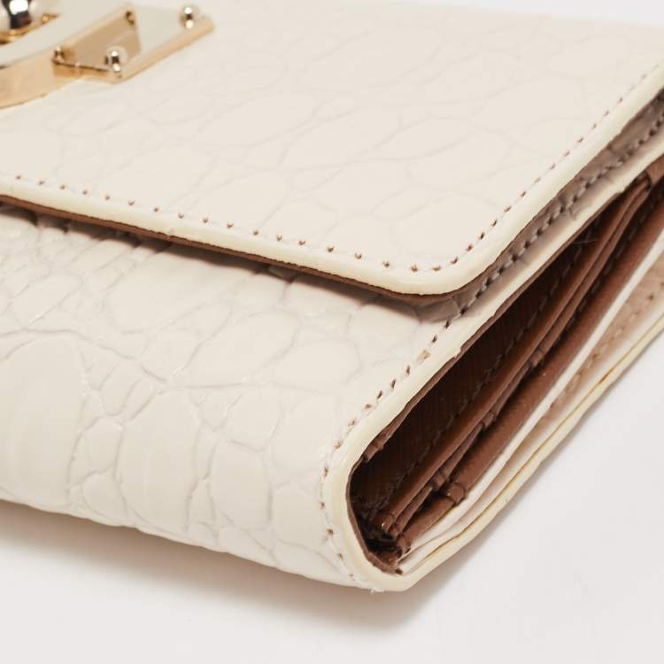 مملوكة مسبقًا Dkny Off White Croc Embossed Leather Flap Continental Wallet