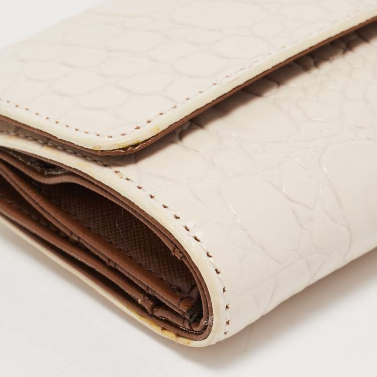 مملوكة مسبقًا Dkny Off White Croc Embossed Leather Flap Continental Wallet