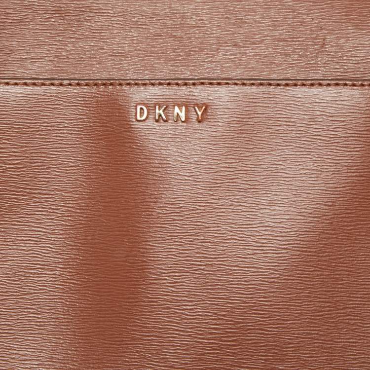مملوكة مسبقًا DKNY Brown Leather Ava Zip Crossbody Bag