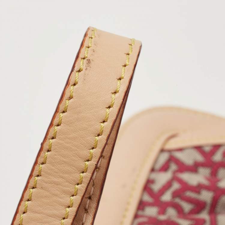 Pre Owned Dkny Pink/Beige Signature Canvas And Leather Pushlock Baguette