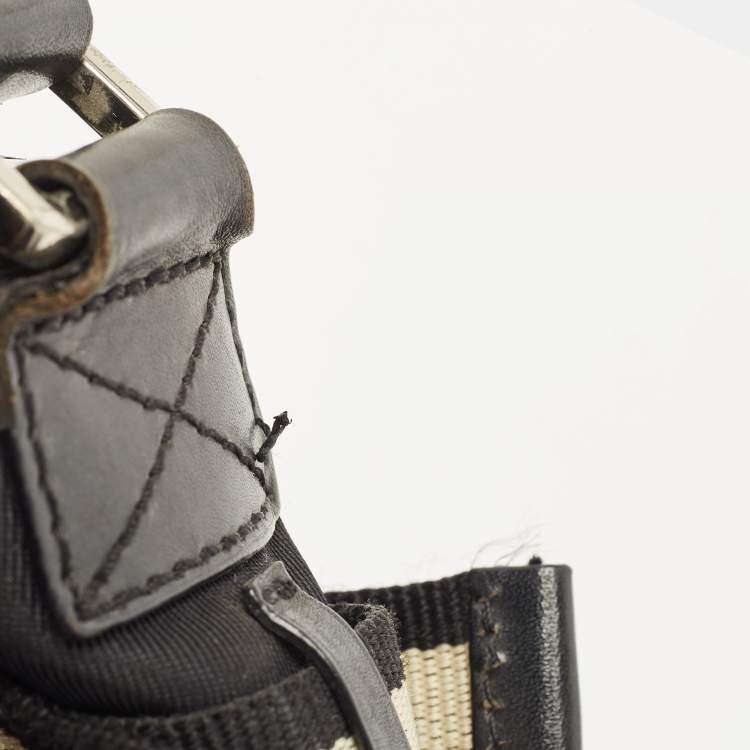 مملوكة مسبقًا Dkny Black Canvas Buckle Embellished Shoulder Bag 