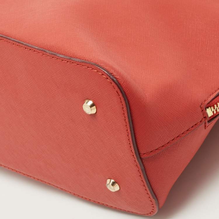مملوكة مسبقًا DKNY Red Leather Dome Shoulder Bag