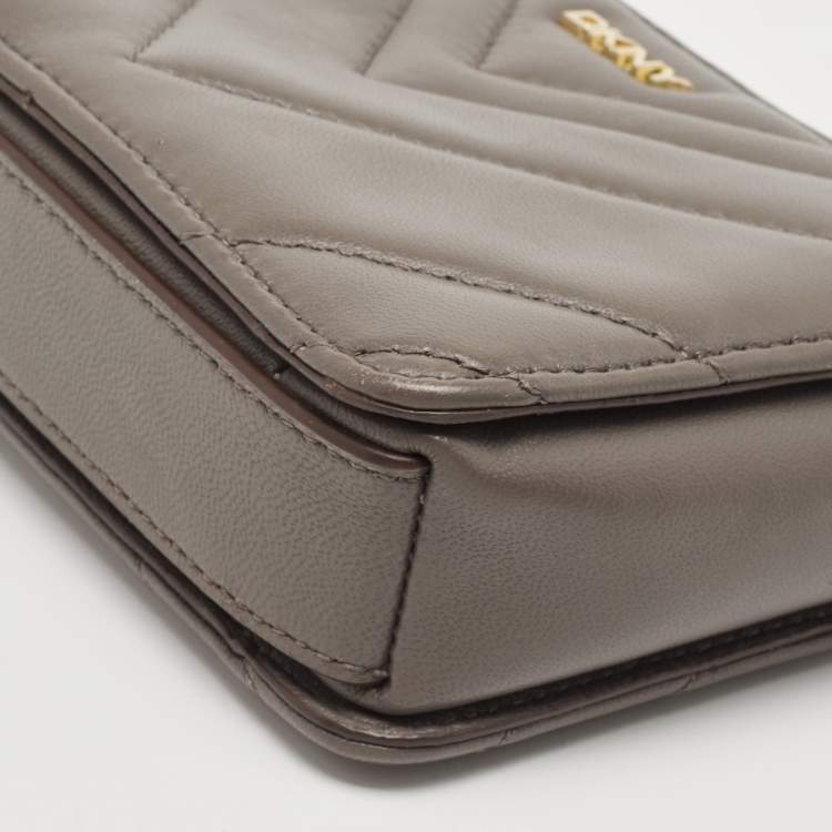 Pre Owned DKNY Grey Leather Chevron Chain Clutch
