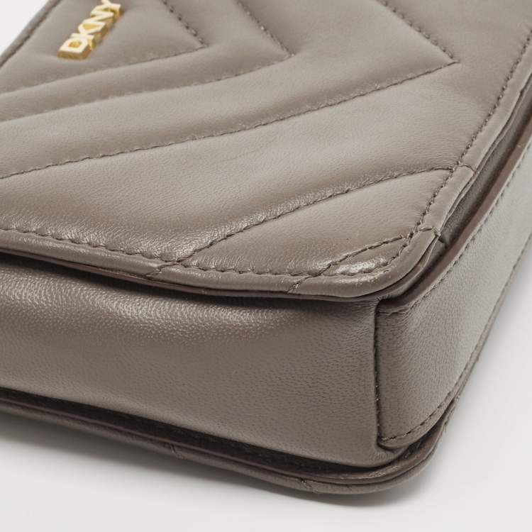 Pre Owned DKNY Grey Leather Chevron Chain Clutch