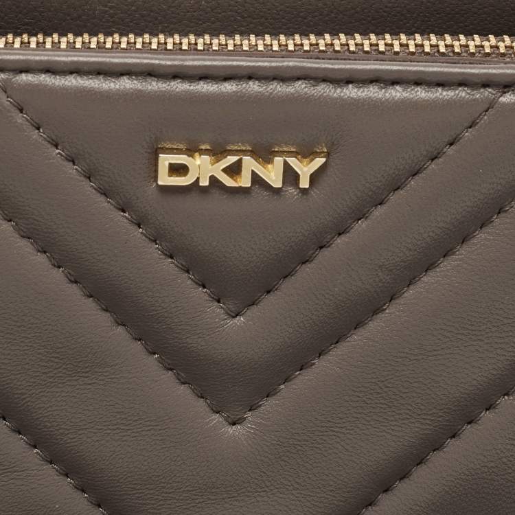 Pre Owned DKNY Grey Leather Chevron Chain Clutch
