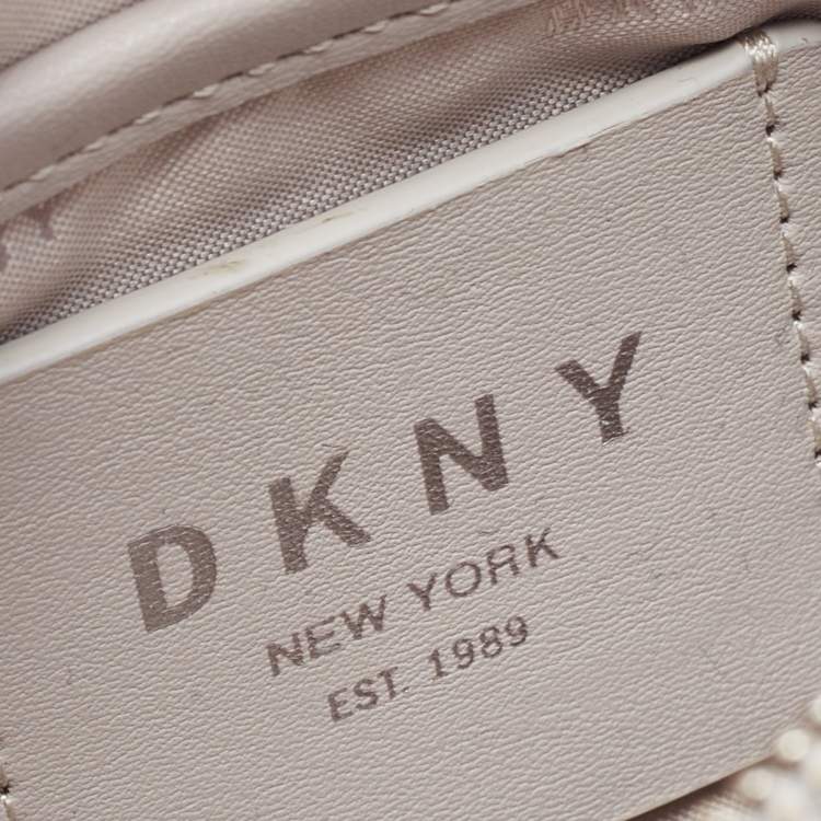 Pre Owned Dkny Silver Leather Zip Crossbody Bag