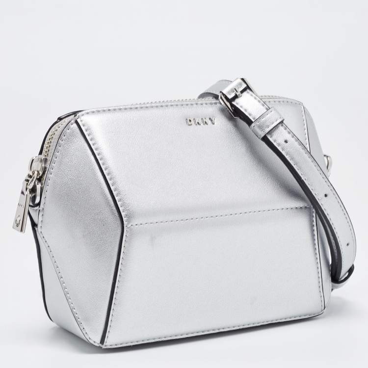 Pre Owned Dkny Silver Leather Zip Crossbody Bag