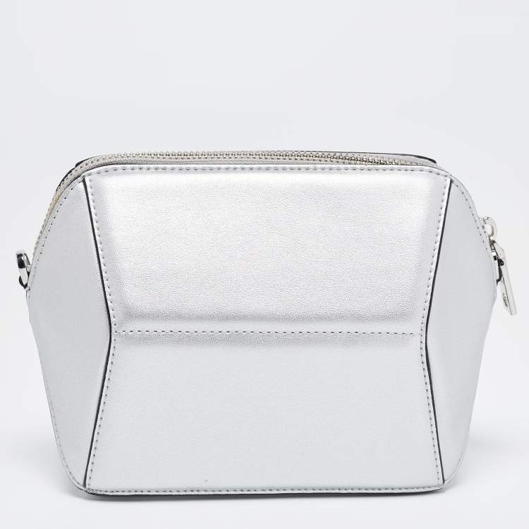 Pre Owned Dkny Silver Leather Zip Crossbody Bag