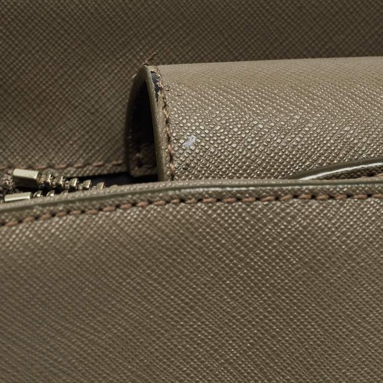 Pre Owned DKNY Beige Leather Bryant Bucket Bag