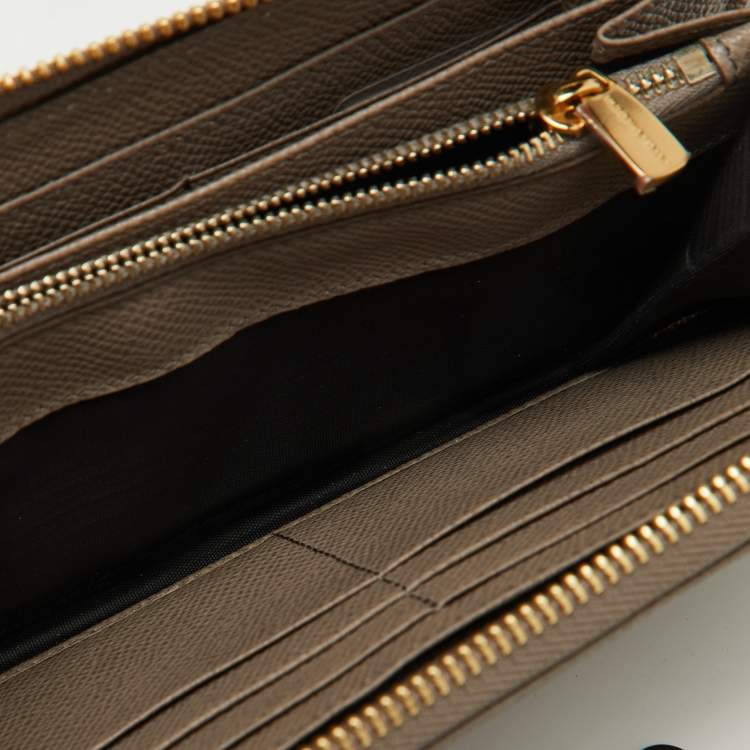 Pre Owned Dolce & Gabbana Taupe Leather Zip Around Wallet