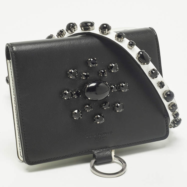 Pre Owned محفظة دولتشي أند غابانا جلد أسود/أبيض مطعمة بالكريستال على سلسلة