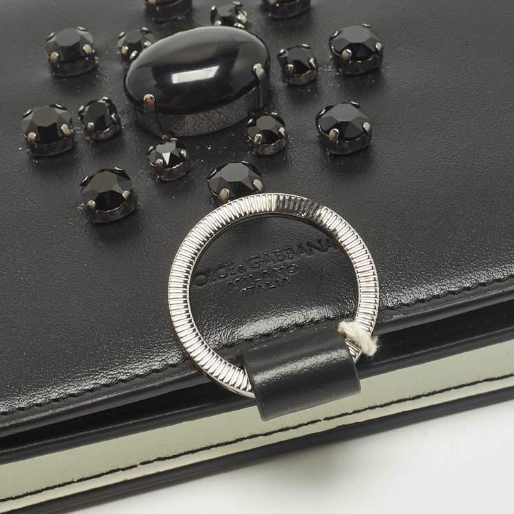 Pre Owned محفظة دولتشي أند غابانا جلد أسود/أبيض مطعمة بالكريستال على سلسلة