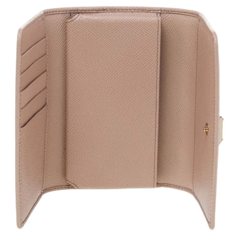 Pre Owned Dolce & Gabbana Beige Leather Miss Sicily Von Wallet on Chain