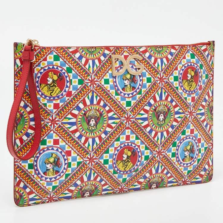مملوكة مسبقًا Dolce & Gabbana Multicolor Carretto and Queen Print Leather Wristlet Pouch 