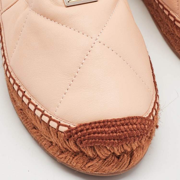 مملوكة مسبقًا Dolce & Gabbana Beige Leather Espadrille Flats Size 39