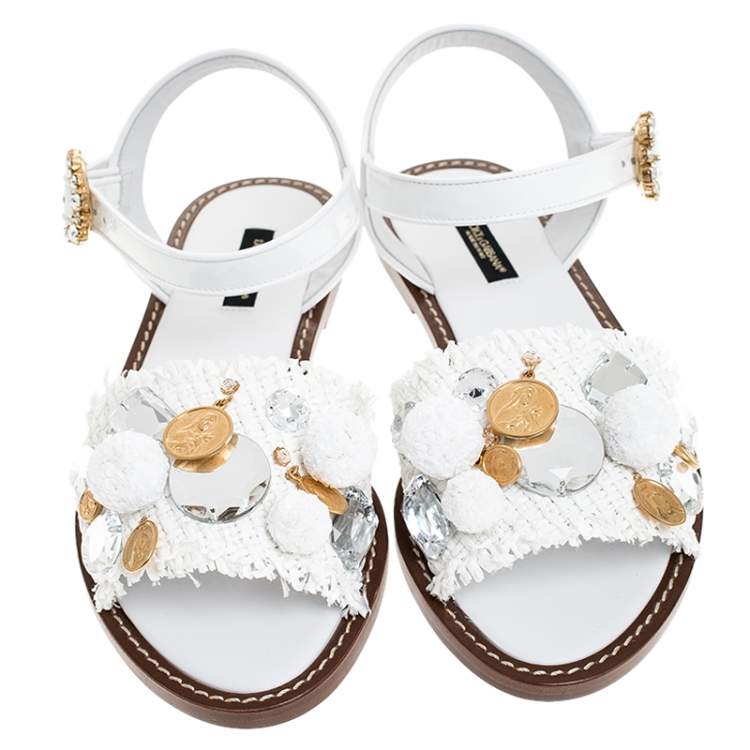 Pre Owned Dolce & Gabbana White Patent Leather And Raffia Pom Pom Crystal Embellished Flat Sandals Size 38