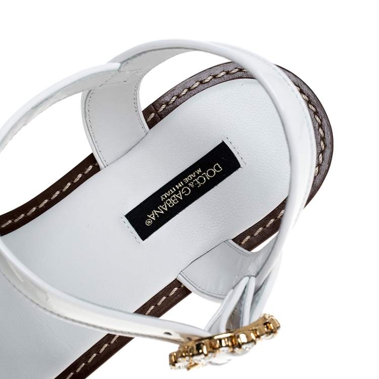Pre Owned Dolce & Gabbana White Patent Leather And Raffia Pom Pom Crystal Embellished Flat Sandals Size 37.5