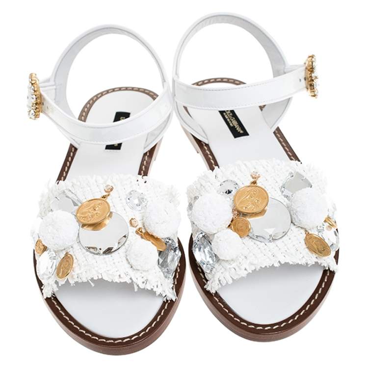 Pre Owned Dolce & Gabbana White Patent Leather And Raffia Pom Pom Crystal Embellished Flat Sandals Size 39