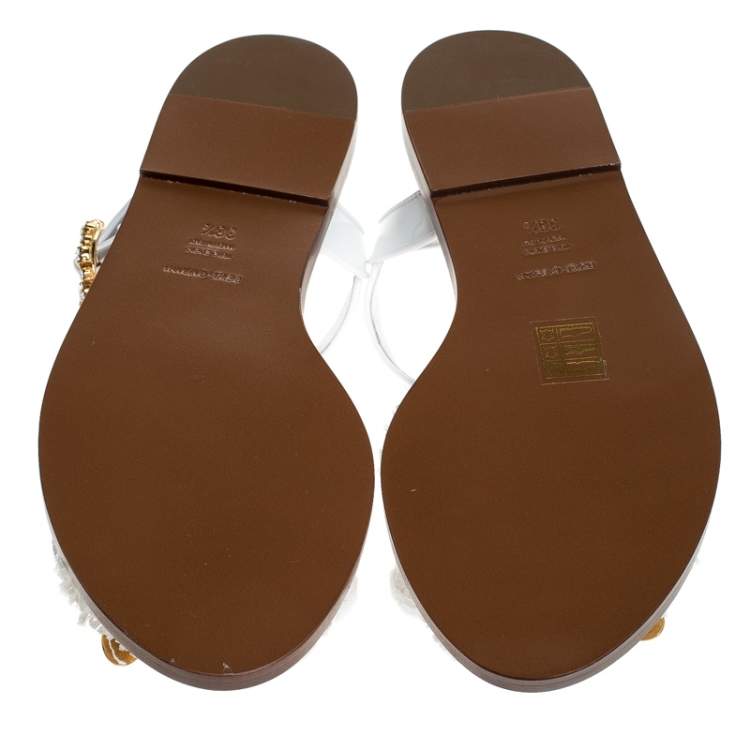 Pre Owned Dolce & Gabbana White Patent Leather And Raffia Pom Pom Crystal Embellished Flat Sandals Size 38.5