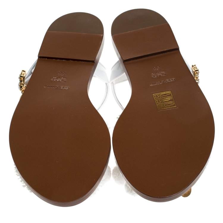 مملوكة مسبقًا Dolce & Gabbana White Patent Leather And Raffia Pom Pom Crystal Embellished Flat Sandals Size 36