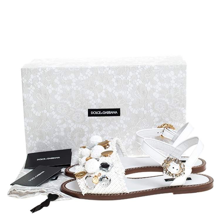 مملوكة مسبقًا Dolce & Gabbana White Patent Leather And Raffia Pom Pom Crystal Embellished Flat Sandals Size 36