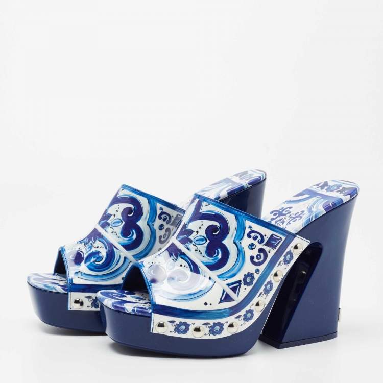 Pre Owned Dolce & Gabbana Blue Majolica-Print Polished Calfskin Clogs Size 39