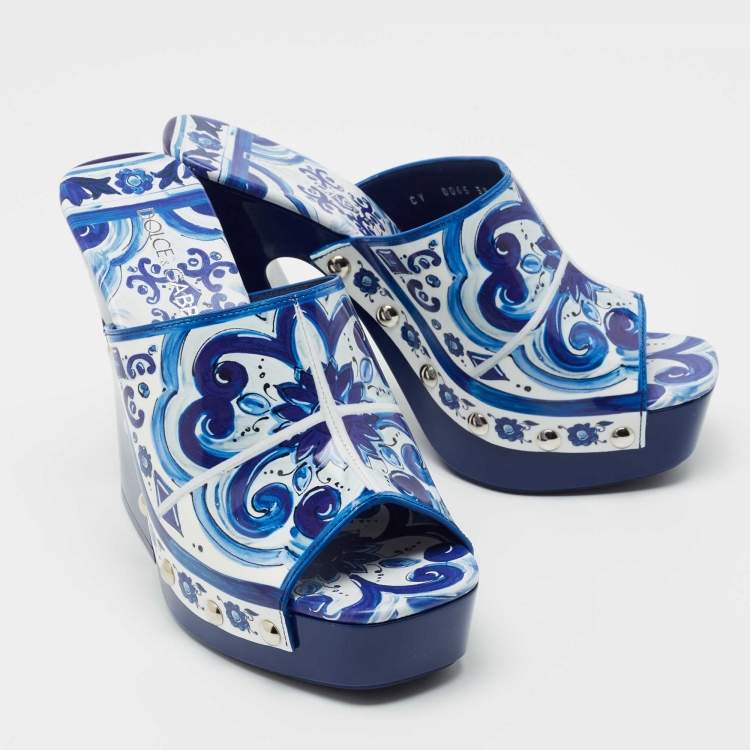Pre Owned Dolce & Gabbana Blue Majolica-Print Polished Calfskin Clogs Size 39