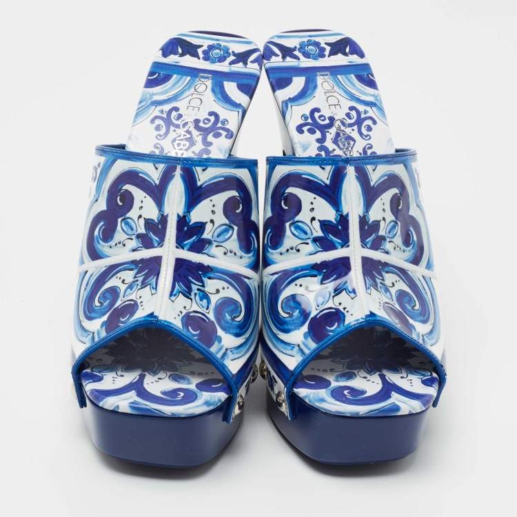 Pre Owned Dolce & Gabbana Blue Majolica-Print Polished Calfskin Clogs Size 39