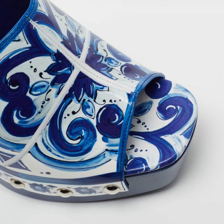 Pre Owned Dolce & Gabbana Blue Majolica-Print Polished Calfskin Clogs Size 39
