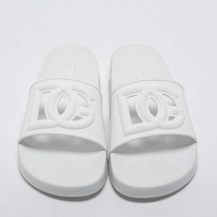 مملوكة مسبقًا Dolce & Gabbana White Rubber Logo Cut Out Slides Size 39