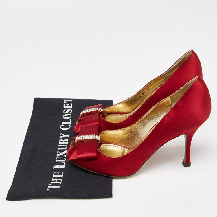 مملوكة مسبقًا Dolce & Gabbana Red Satin Crystal Embellished Bow Peep Toe Pumps Size 37
