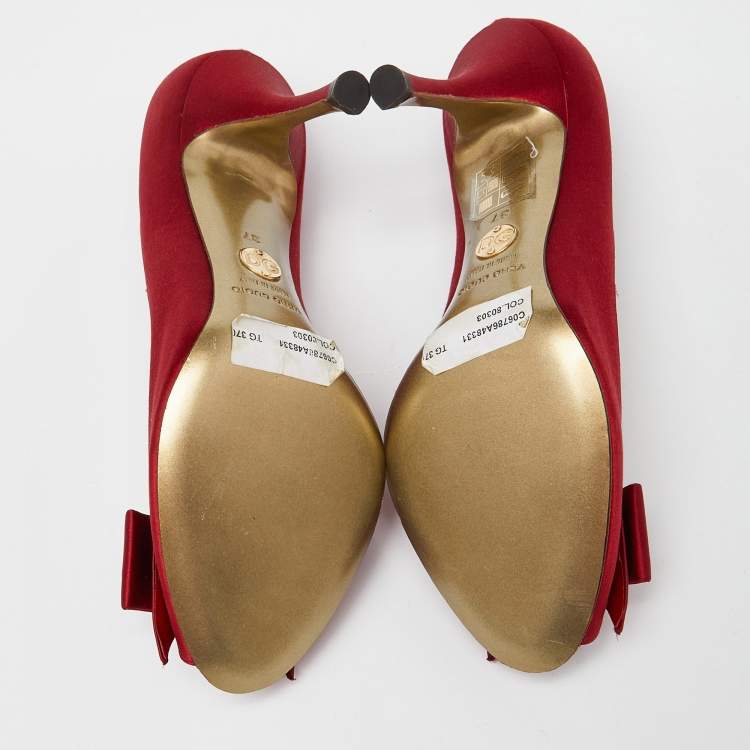 مملوكة مسبقًا Dolce & Gabbana Red Satin Crystal Embellished Bow Peep Toe Pumps Size 37