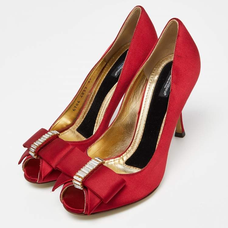 مملوكة مسبقًا Dolce & Gabbana Red Satin Crystal Embellished Bow Peep Toe Pumps Size 37