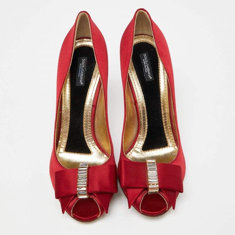 مملوكة مسبقًا Dolce & Gabbana Red Satin Crystal Embellished Bow Peep Toe Pumps Size 37