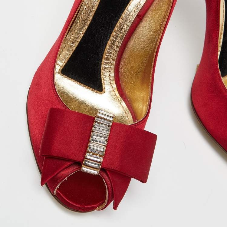 مملوكة مسبقًا Dolce & Gabbana Red Satin Crystal Embellished Bow Peep Toe Pumps Size 37