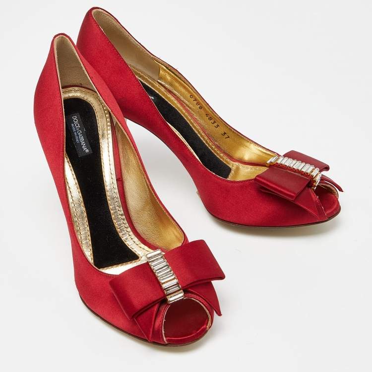 مملوكة مسبقًا Dolce & Gabbana Red Satin Crystal Embellished Bow Peep Toe Pumps Size 37